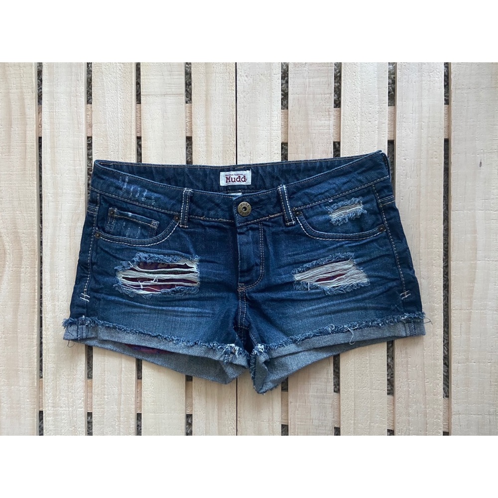 Mudd Ripped Pocket Accent Shorts - Picture 2 of 6